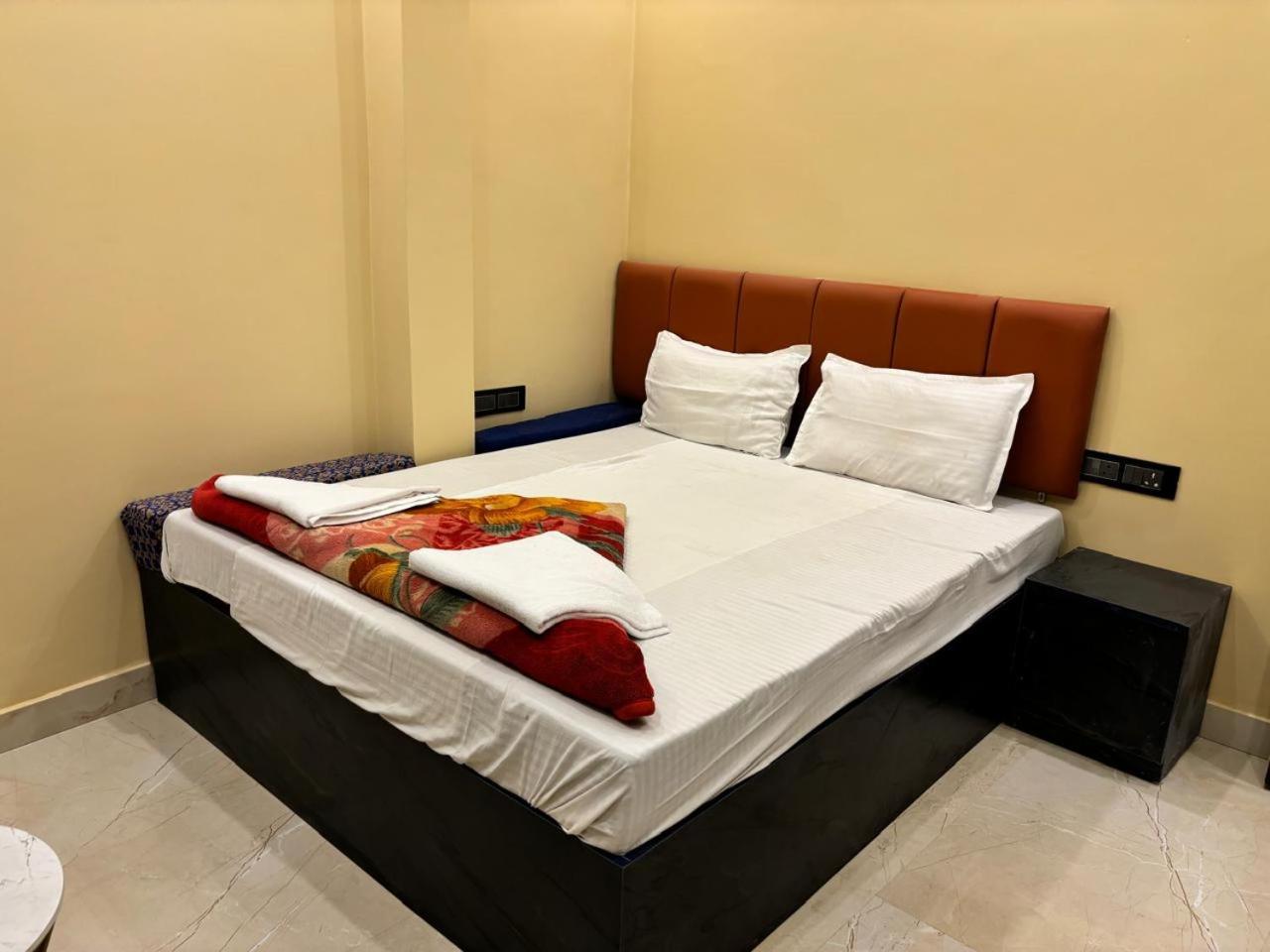 Holy City Inn Varanasi Exterior foto